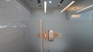 lap-dat-khoa-cua-kinh-h-gang-sync-auto-glass lap-dat-khoa-cua-kinh-h-gang-sync-auto-glass