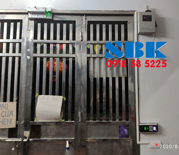 lắp đặt khóa vân tay nhà trọ cửa sắt Ronald jack SF200